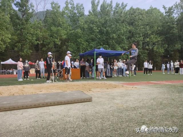 学校运动会音乐入场进行曲叫什么（校园运动会音乐入场进行曲）