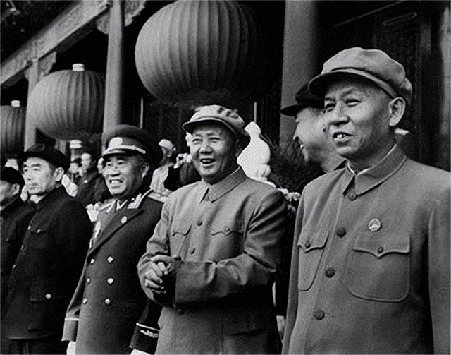 十大元帅中，只有这四位才是主席口中的“老总”，他们究竟是谁？