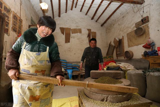 快乐的春节400字作文优秀（快乐的春节400字作文开头）